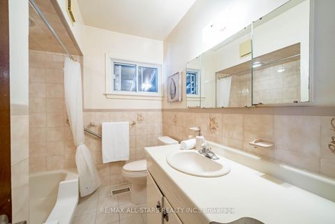 Photo 19 at 394 Osiris Drive, Crosby, Richmond Hill