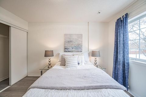 Photo 16 at 17 - 12 St Moritz Way, Unionville, Markham