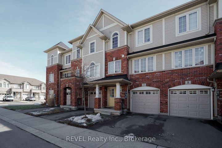 Photo 1 at 7 DORCHESTER Terrace, Stoney Creek Mountain, Hamilton