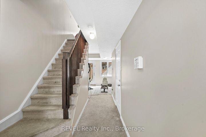 Photo 5 at 7 DORCHESTER Terrace, Stoney Creek Mountain, Hamilton