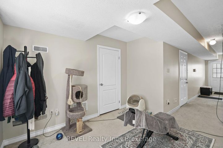 Photo 7 at 7 DORCHESTER Terrace, Stoney Creek Mountain, Hamilton