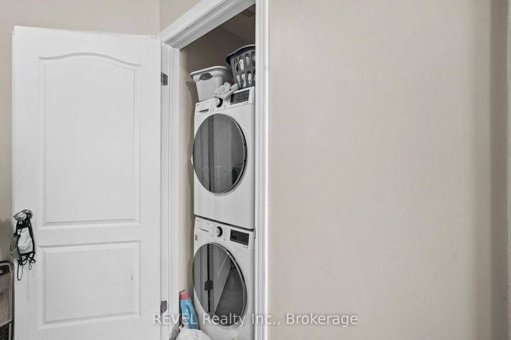 Photo 18 at 7 DORCHESTER Terrace, Stoney Creek Mountain, Hamilton