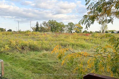 Photo 32 at 208 Tom Taylor Crescent, Summerhill Estates, Newmarket