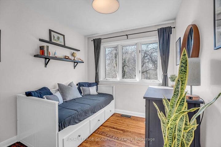 Photo 24 at 142 Three Valleys Drive, Donalda, Toronto