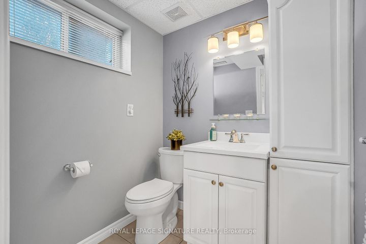 Photo 34 at 142 Three Valleys Drive, Donalda, Toronto