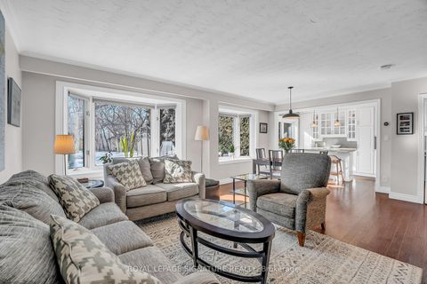 Photo 12 at 142 Three Valleys Drive, Donalda, Toronto