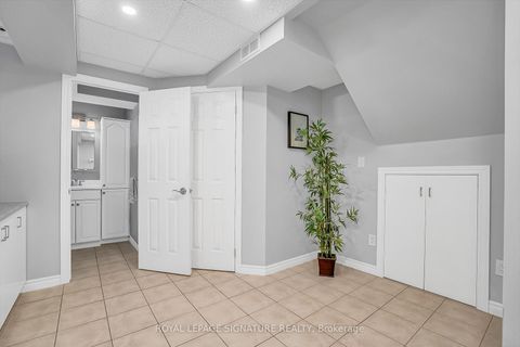 Photo 33 at 142 Three Valleys Drive, Donalda, Toronto