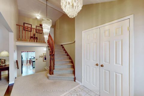 Photo 7 at 38 Gilbank Drive, Aurora Heights, Aurora