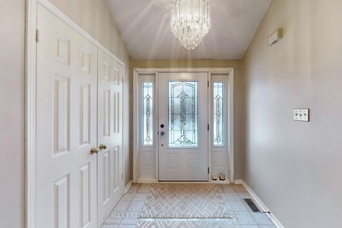 Photo 8 at 38 Gilbank Drive, Aurora Heights, Aurora