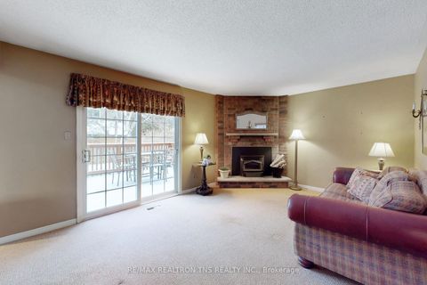 Photo 16 at 38 Gilbank Drive, Aurora Heights, Aurora