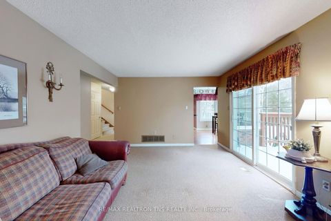 Photo 17 at 38 Gilbank Drive, Aurora Heights, Aurora