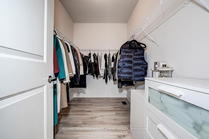 Photo 27 at 72 Current Drive, Rural Richmond Hill, Richmond Hill