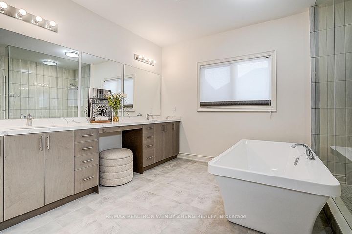 Photo 30 at 72 Current Drive, Rural Richmond Hill, Richmond Hill