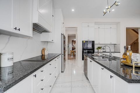 Photo 17 at 72 Current Drive, Rural Richmond Hill, Richmond Hill