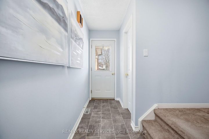 Photo 7 at 16 Ferri Crescent, Heart Lake West, Brampton