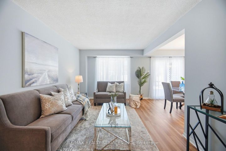 Photo 9 at 16 Ferri Crescent, Heart Lake West, Brampton