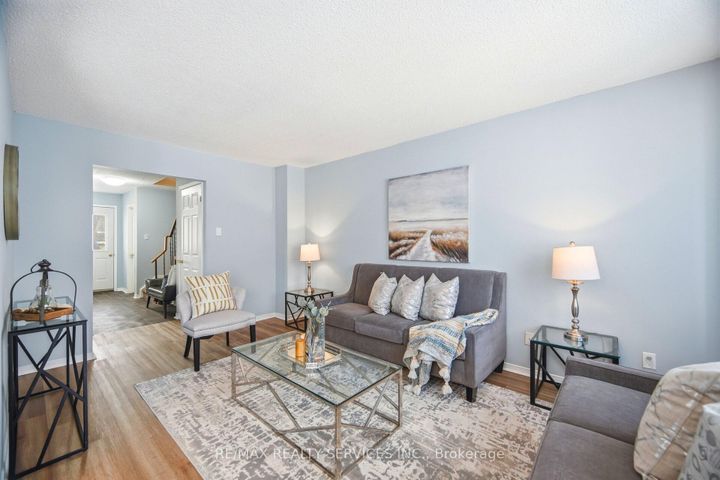 Photo 10 at 16 Ferri Crescent, Heart Lake West, Brampton