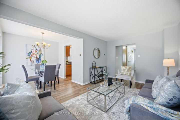 Photo 11 at 16 Ferri Crescent, Heart Lake West, Brampton