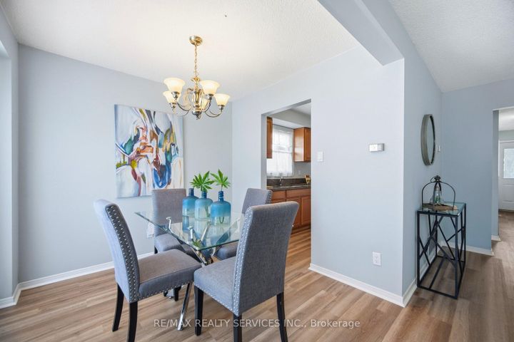 Photo 14 at 16 Ferri Crescent, Heart Lake West, Brampton