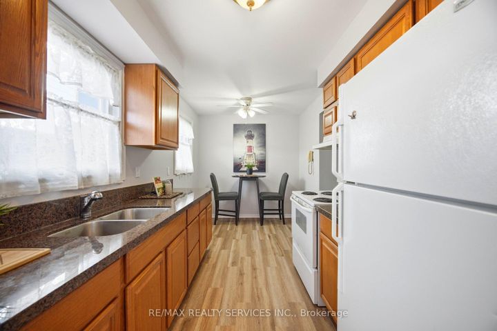 Photo 15 at 16 Ferri Crescent, Heart Lake West, Brampton