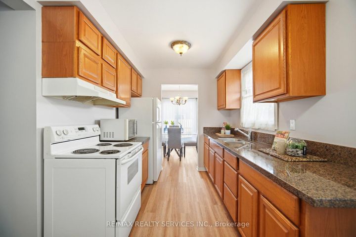 Photo 18 at 16 Ferri Crescent, Heart Lake West, Brampton