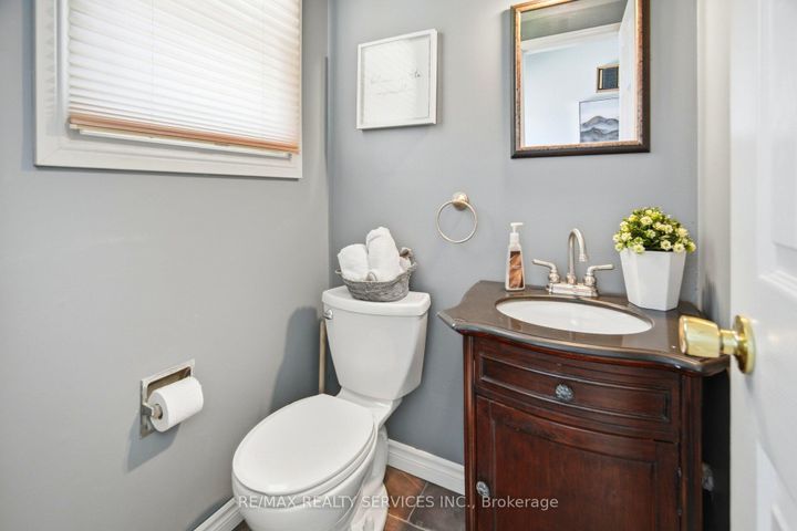 Photo 21 at 16 Ferri Crescent, Heart Lake West, Brampton