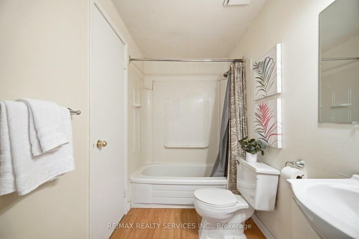 Photo 29 at 16 Ferri Crescent, Heart Lake West, Brampton