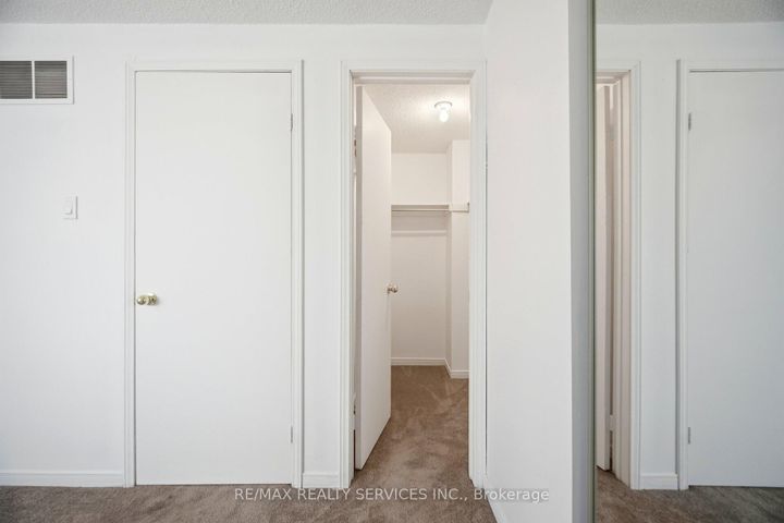 Photo 30 at 16 Ferri Crescent, Heart Lake West, Brampton