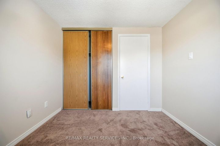 Photo 34 at 16 Ferri Crescent, Heart Lake West, Brampton