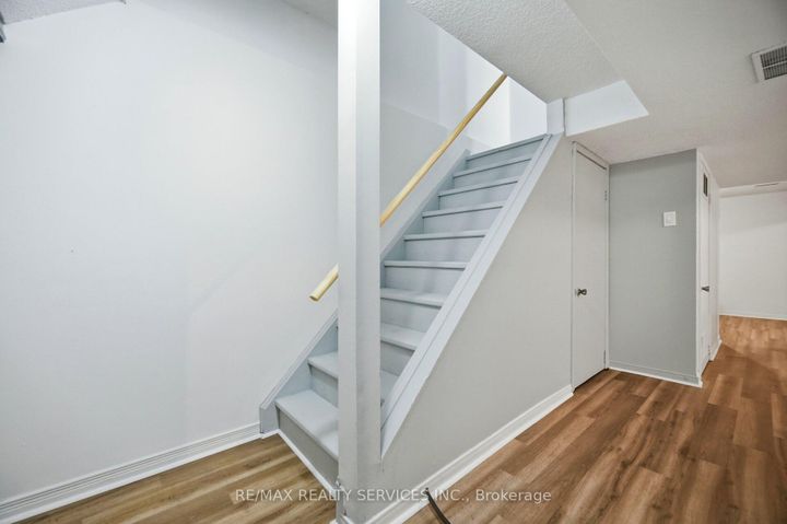 Photo 37 at 16 Ferri Crescent, Heart Lake West, Brampton