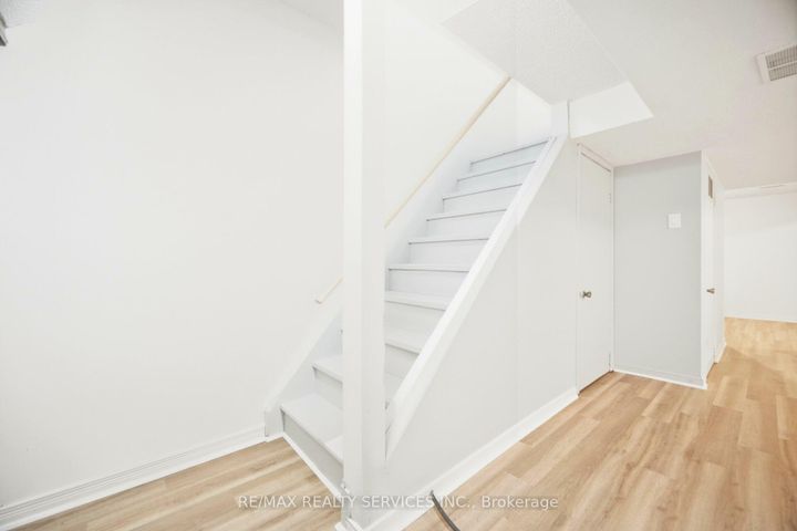 Photo 38 at 16 Ferri Crescent, Heart Lake West, Brampton