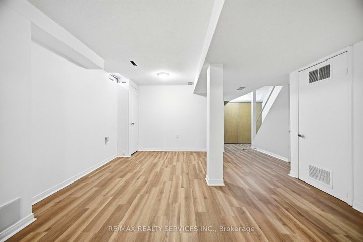 Photo 40 at 16 Ferri Crescent, Heart Lake West, Brampton