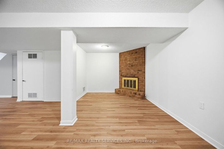 Photo 41 at 16 Ferri Crescent, Heart Lake West, Brampton