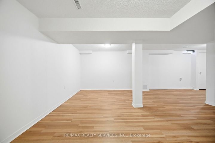 Photo 42 at 16 Ferri Crescent, Heart Lake West, Brampton