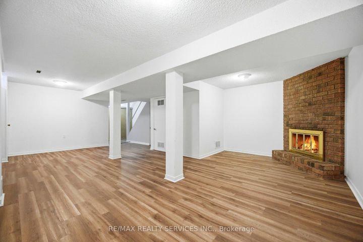 Photo 43 at 16 Ferri Crescent, Heart Lake West, Brampton