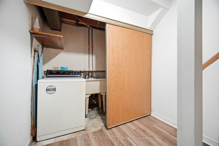 Photo 44 at 16 Ferri Crescent, Heart Lake West, Brampton