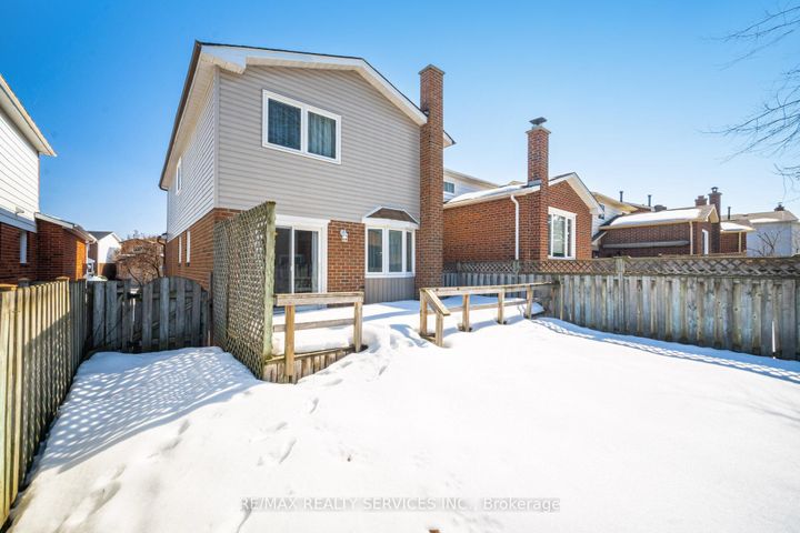 Photo 46 at 16 Ferri Crescent, Heart Lake West, Brampton