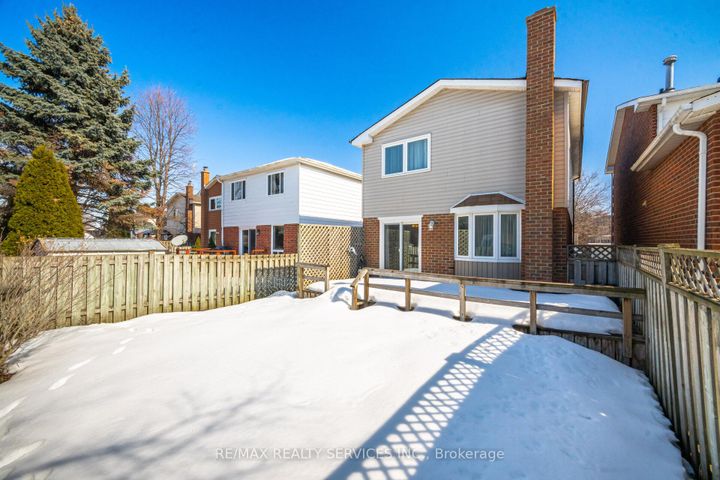 Photo 48 at 16 Ferri Crescent, Heart Lake West, Brampton