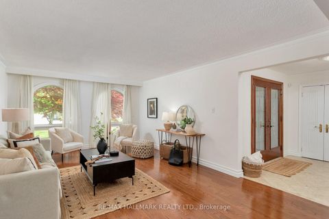 Photo 4 at 19 Holita Road, Newtonbrook West, Toronto