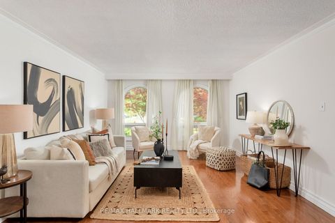 Photo 5 at 19 Holita Road, Newtonbrook West, Toronto