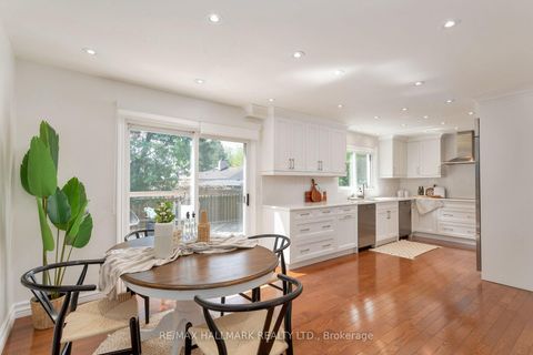 Photo 11 at 19 Holita Road, Newtonbrook West, Toronto