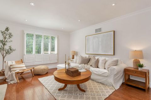 Photo 13 at 19 Holita Road, Newtonbrook West, Toronto