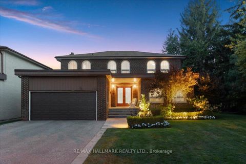 Photo 32 at 19 Holita Road, Newtonbrook West, Toronto