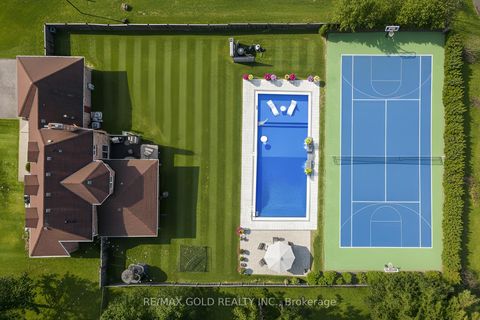 Photo 3 at 72 Goodfellow Crescent, Nobleton, King