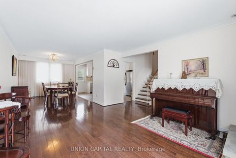 Photo 3 at 60 Groomsport Crescent, Sullivan, Toronto