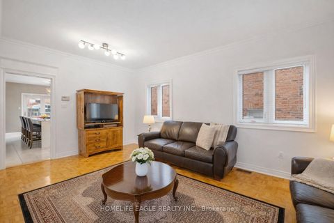 Photo 1 at 124 Rushbrook Drive, Summerhill Estates, Newmarket
