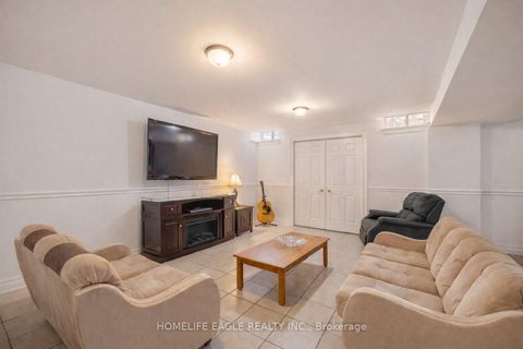 Photo 13 at 124 Rushbrook Drive, Summerhill Estates, Newmarket