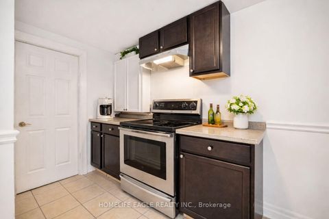 Photo 16 at 124 Rushbrook Drive, Summerhill Estates, Newmarket