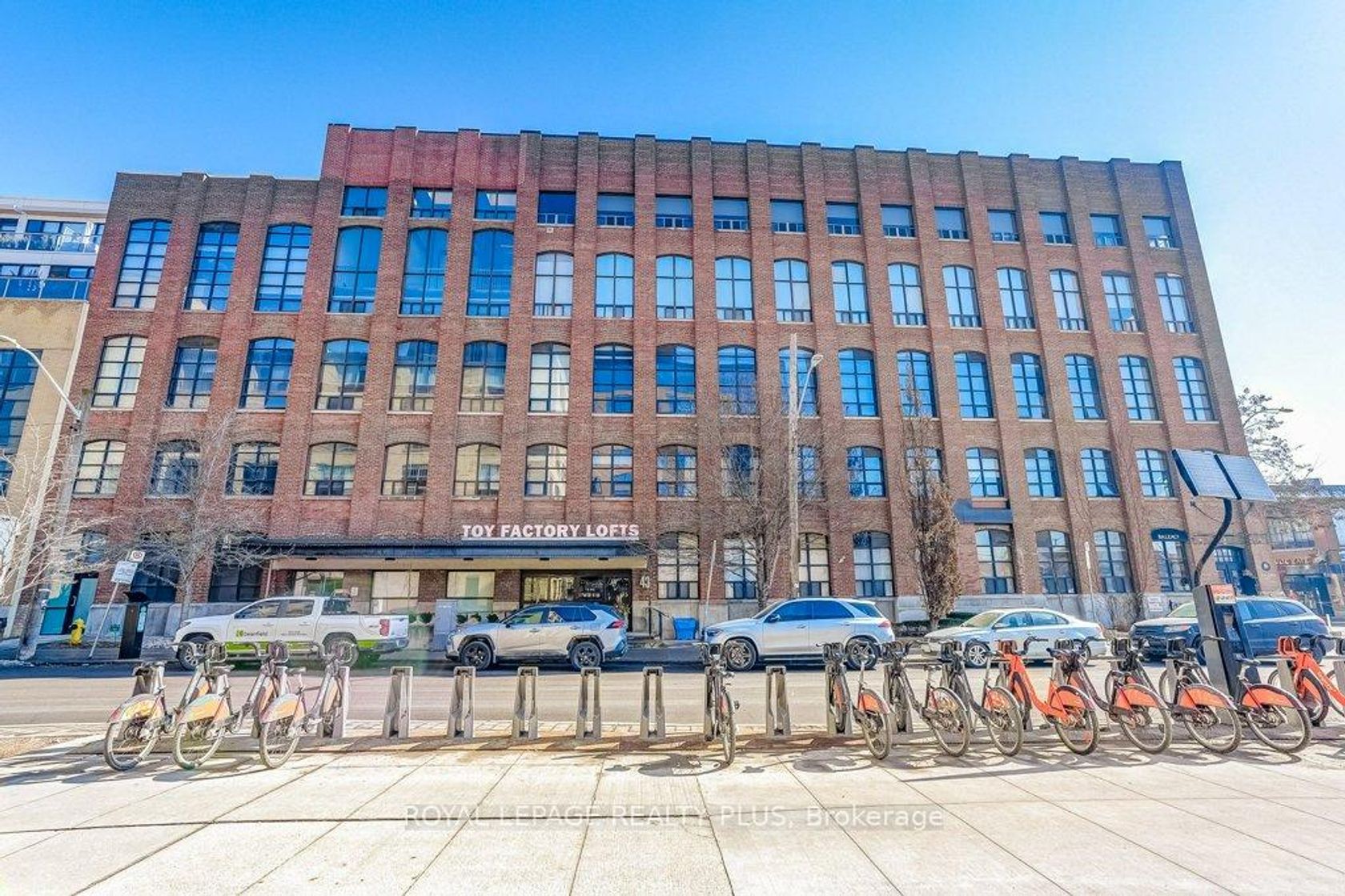 701 - 43 Hanna Avenue, Niagara, Toronto by Loree Meneguzzi Real Estate 701 - 43 Hanna Avenue, Niagara, Toronto