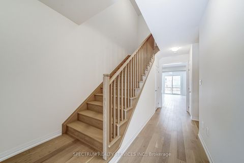 Photo 7 at 87 Adario Crescent, Vellore Village, Vaughan